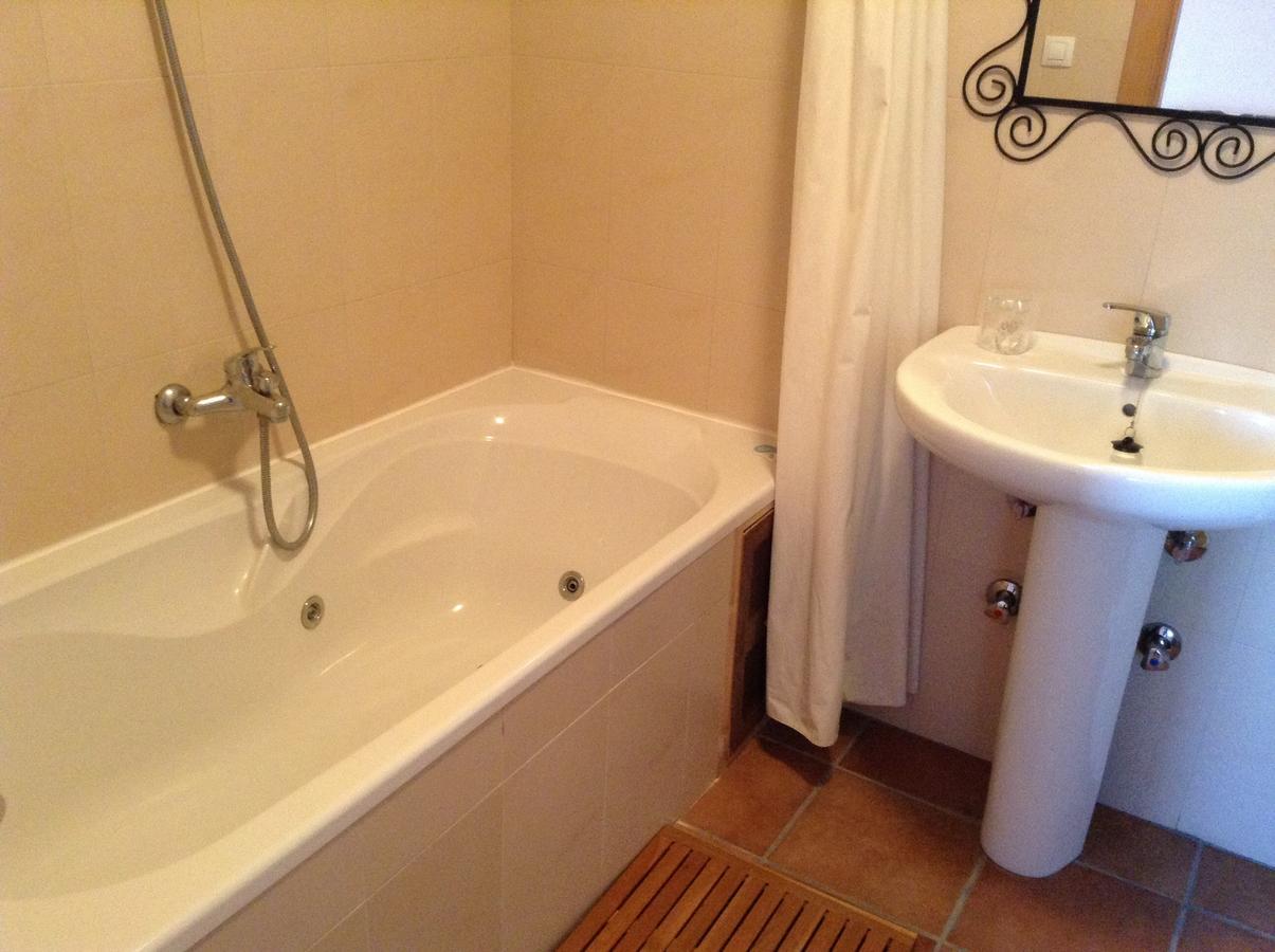 Hostal Camino Del Perdon Uterga Luaran gambar