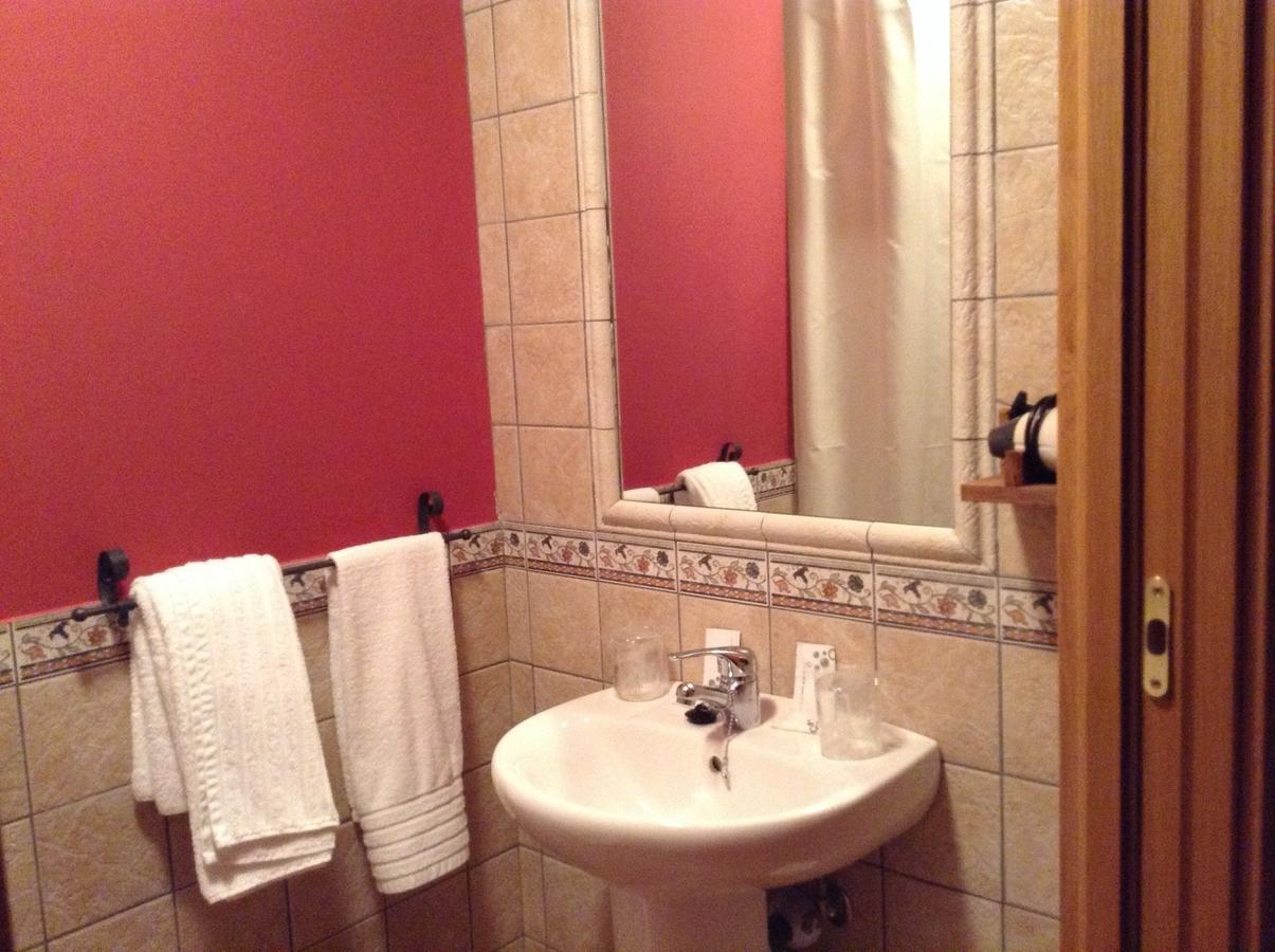 Hostal Camino Del Perdon Uterga Luaran gambar
